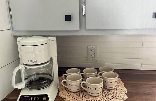 Belleville House | Spacious 4-bedroom house in lovely Belleville with WiFi, AC