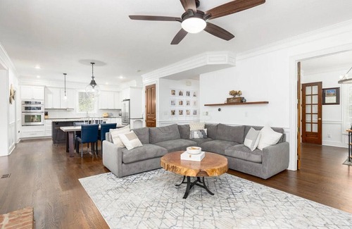 New Albany House | Spacious 4-bedroom house in charming New Albany.