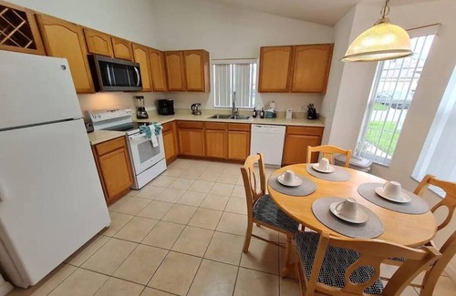 Westbury House | Spacious 4 bedroom home- close to the parks