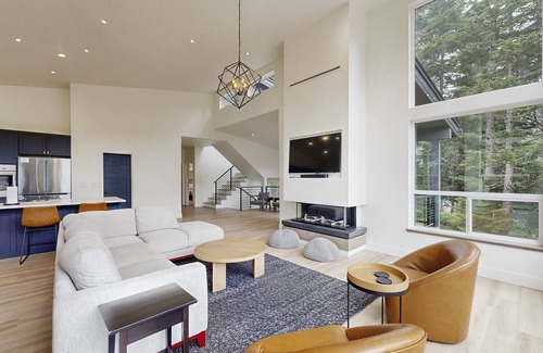 Alyeska House | Spacious 4-Bedroom Home in Girdwood with Game Room & Foosball table