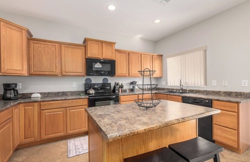 Royal Ranch House | Spacious 4 Bedroom Home with Heated Pool/Game room