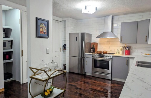 St. Vital House | Spacious 4-bedroom house with Gym, Sauna and Hot tub in Winnipeg