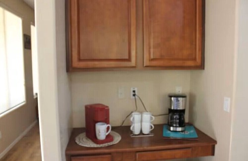 Los Arbolitos Ranch House | Spacious 4-bedroom house in delightful Avondale with WiFi, AC