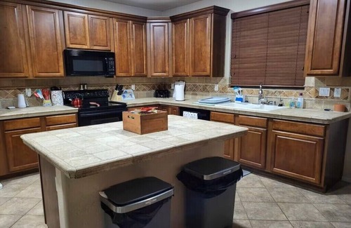 Los Arbolitos Ranch House | Spacious 4-bedroom house in delightful Avondale with WiFi, AC