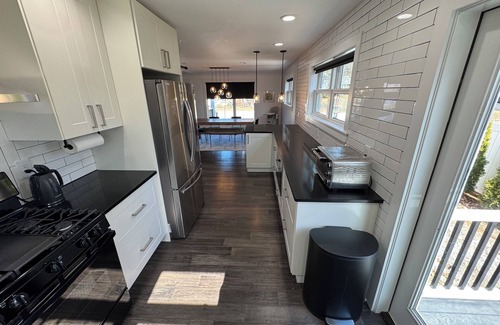 Manoa House | Spacious 4-bedroom house dual primary suites, updated, pets and kids friendly!