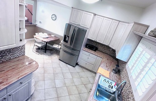 Grandview House | Spacious 4-bedroom house with AC, WiFi in welcoming Glendale