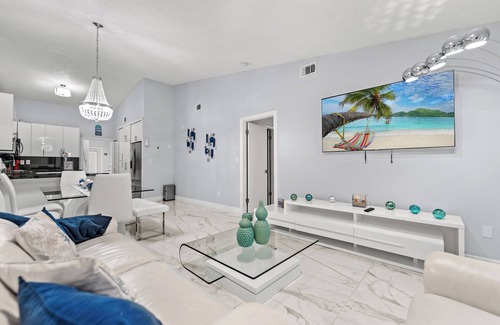 Hialeah House | Spacious 4-bedroom house with WiFi and AC in lovely Hialeah