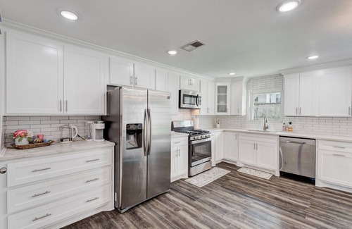 Braeswood Place House | Spacious 4-bedroom house with large backyard in Houston near NRG & Med Center