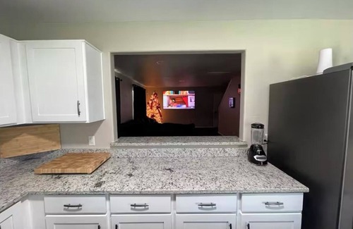 Northeast Houston House | Spacious 4-bedroom house, 2 living rooms. Huge backyard WiFi, AC, fitness room