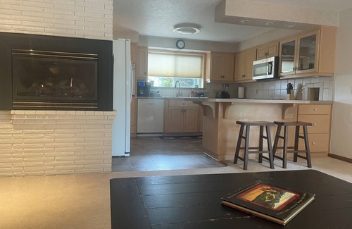 Stayton House | Spacious 4-bedroom house in quaint historic Stayton with AC, Family Friendly!