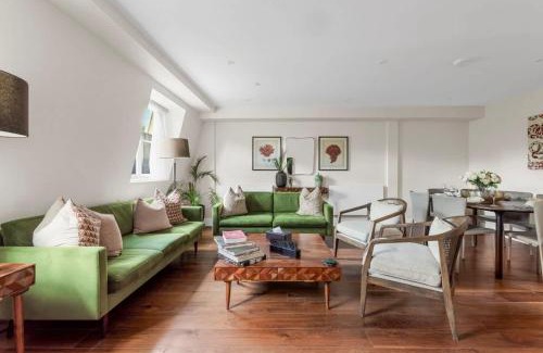 Queen's Gate Apartment | Spacious 4 Bedroom Loft Retreat