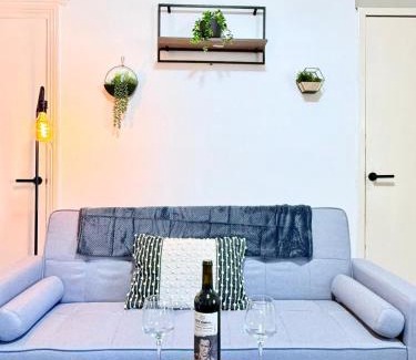 Kimbolton House | Spacious 4-Bedroom Newcastle, Sleeps 7 Guests