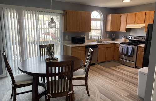 Middletown House | Spacious 4 Bedroom Townhouse