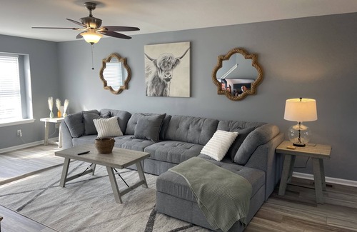 Middletown House | Spacious 4 Bedroom Townhouse