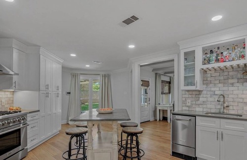 Highlands - Perkins House | Spacious 4-bedroom house with bonus room in charming Baton Rouge with WiFi, AC