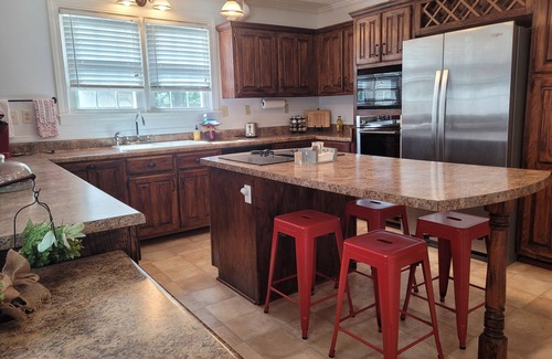 Brownsville House | Spacious 4-bedroom cottage with California King, that is pet friendly.