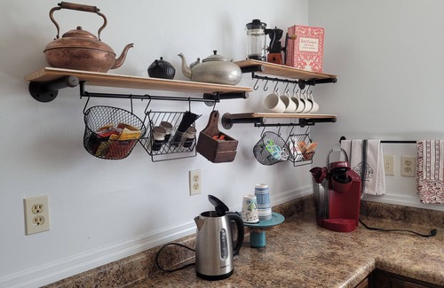 Brownsville House | Spacious 4-bedroom cottage with California King, that is pet friendly.