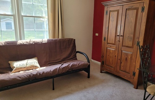 Brownsville House | Spacious 4-bedroom cottage with California King, that is pet friendly.