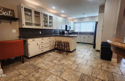 Clarksville House | Spacious 4 bedroom Downtown Clarksville