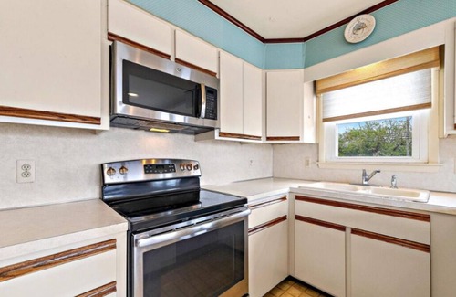 Ship Bottom House | Spacious 4-bedroom house in marvelous Ship Bottom. QUICK WALK TO THE BEACH!