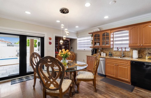 Hialeah House | Spacious 4 Bedroom Vacation Home With Pool