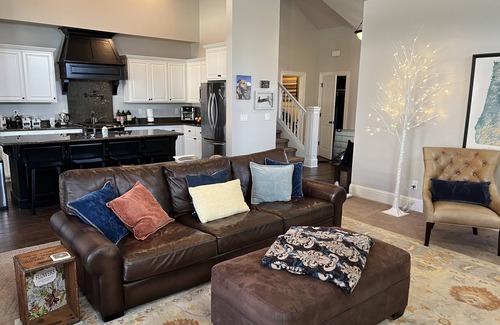 Eugene House | Spacious 4 BR 3BTH dog-friendly home minutes from UofO