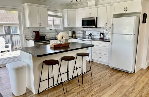 Hinton House | Spacious 4-BR Home near Jasper!