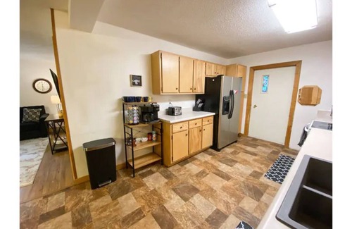 Ester House | Spacious 4 BR with theater, close to Airport