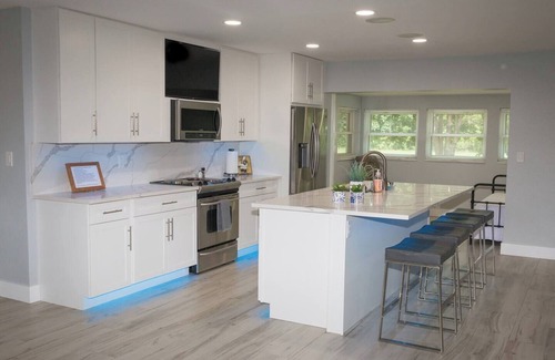 Pompano Beach House | Spacious 4‑Room Group Retreat Sleeps 12 w/Hot Tub, EV Charging