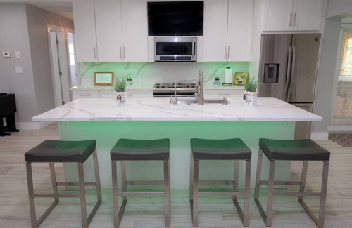 Pompano Beach House | Spacious 4‑Room Group Retreat Sleeps 12 w/Hot Tub, EV Charging