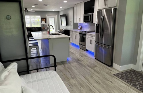 Pompano Beach House | Spacious 4‑Room Group Retreat Sleeps 12 w/Hot Tub, EV Charging
