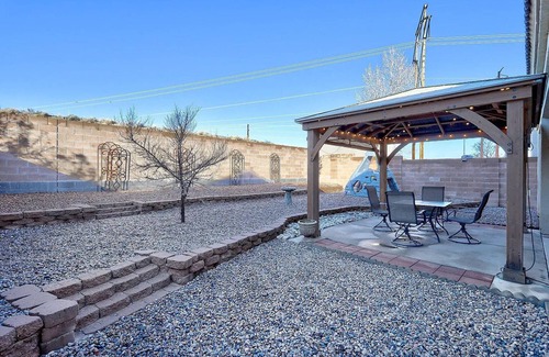 Tierra Oeste House | Spacious 4bd/3.5 bath house, Quiet Albuquerque Neighborhood