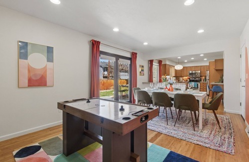 Scenic Heights House | Spacious 4BD - Backyard BBQ, Fire Pit & Mini Golf