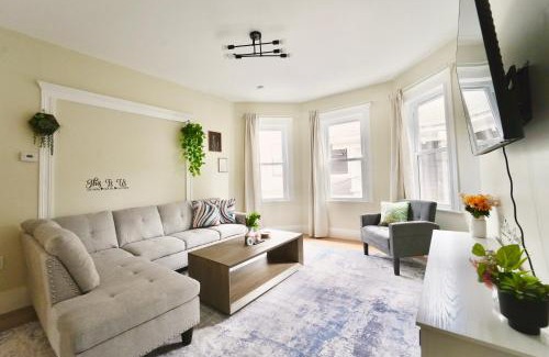 East Somerville Apartment | Spacious 4BDR 2BA Retreat near T-Station- 5 Mins to Boston