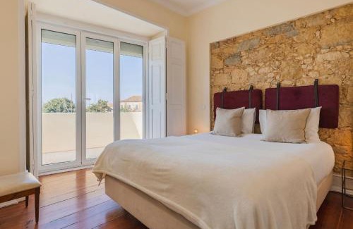 Alfama Apartment | Spacious 4BDR Graça River View by LovelyStay