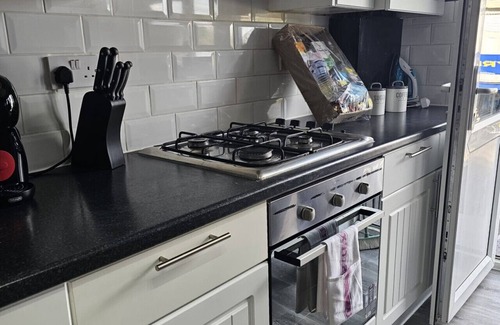 Watford Apartment | Spacious 4BR Corporate Apartment