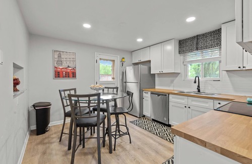 Pittsburgh Apartment | Spacious 4BR Home-Big Yard, Huge Driveway