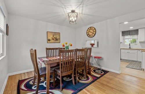 Pittsburgh Apartment | Spacious 4BR Home-Big Yard Huge Driveway