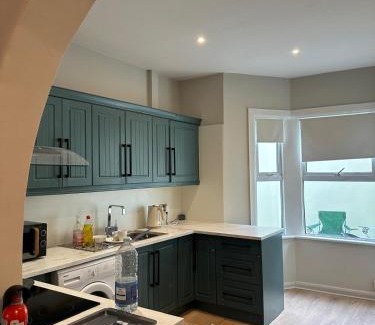 Plumstead House | Spacious 4BR Home In Greenwich