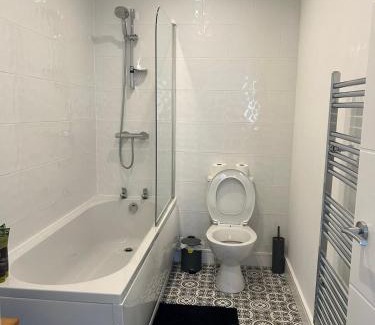 St Helens House | Spacious 4BR House with Backyard in Saint Helens