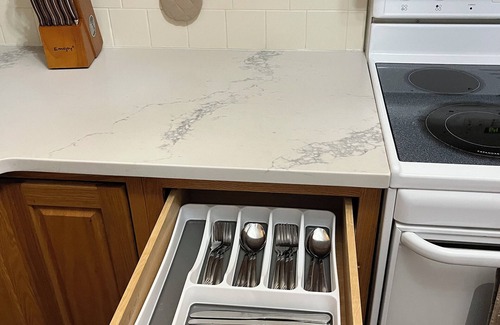 Wichita House | Spacious 4BR King bed Modern Home Perfect for Teams and Families near East Mall