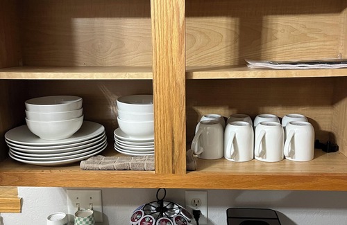 Wichita House | Spacious 4BR King bed Modern Home Perfect for Teams and Families near East Mall