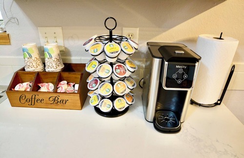 Wichita House | Spacious 4BR King bed Modern Home Perfect for Teams and Families near East Mall