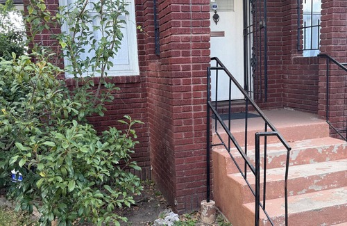 South Central Houston House | Spacious 4BR Retreat Houston's Museum District - Walk to Culture Nature & Dining