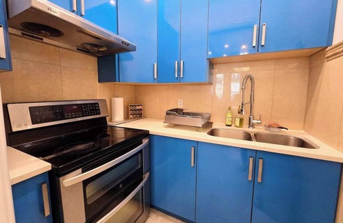 Fraserview House | Spacious 5 Bed Home with Spa & Wellness Amenities