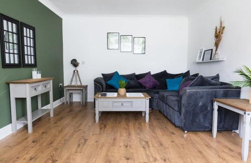 Bedlington House | Spacious 5 bed house with free private parking, Bedlington, Northumberland