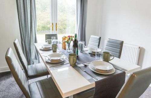 Bedlington House | Spacious 5 bed house with free private parking, Bedlington, Northumberland