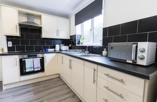 Bedlington House | Spacious 5 bed house with free private parking, Bedlington, Northumberland