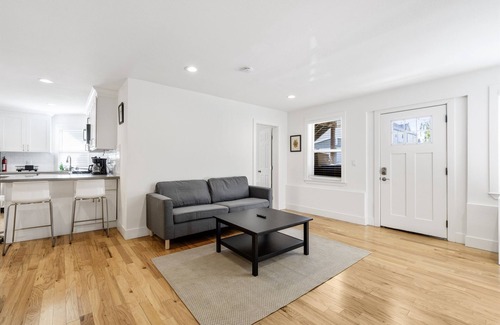 Alameda Apartment | Spacious 5 BED w/KING nr Downtown/Hospital/Beach