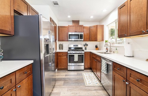 Citrus Heights House | “Spacious 5-Bedroom Retreat – Perfect for Families & Groups”